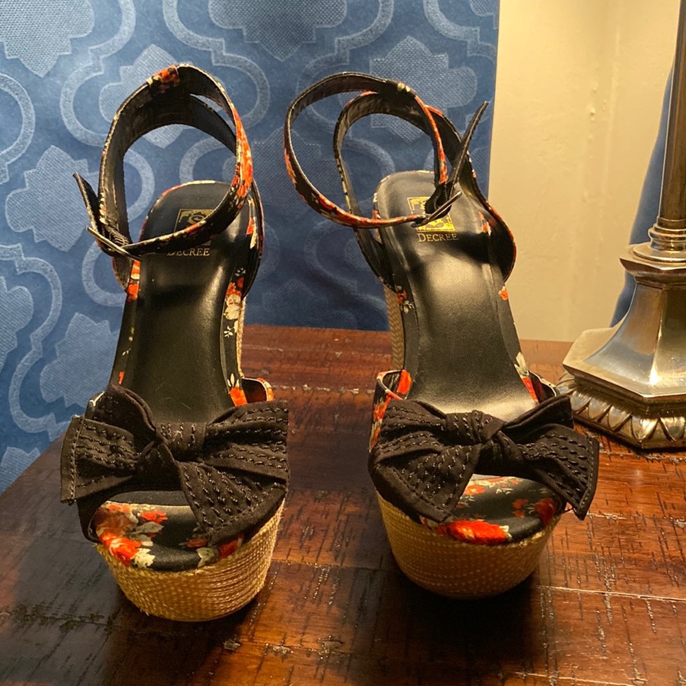 DECREE HEELS